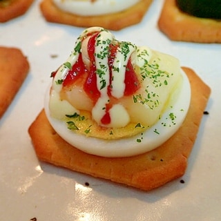 ゆで卵とスマートチーズとカシューの焼きクラッカー